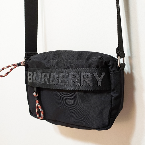 burberry pebble pouch